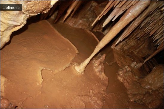 Calcite dams