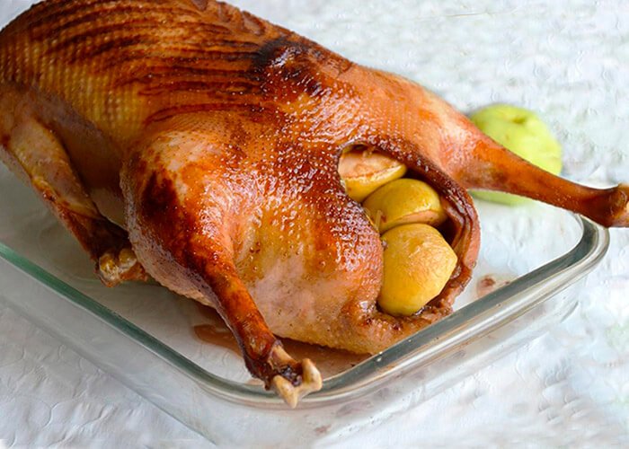 Гусь с яблоками